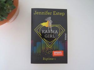 Jennifer Estep Karma Girl Bigtime 1 Piper Verlag Rezension Tintentick Blog